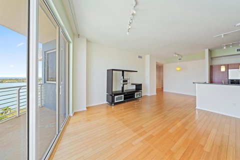 Condo in West Palm Beach, Florida, 2 bedrooms  № 2251682 - photo 7