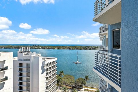Condo in West Palm Beach, Florida, 2 bedrooms  № 2251682 - photo 17