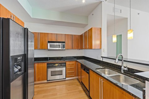 Condo in West Palm Beach, Florida, 2 bedrooms  № 2251682 - photo 4