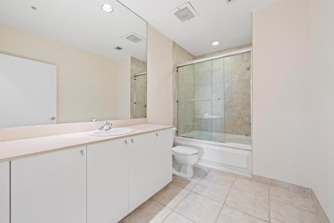 Condo in West Palm Beach, Florida, 2 bedrooms  № 2251682 - photo 12