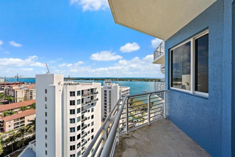 Condo in West Palm Beach, Florida, 2 bedrooms  № 2251682 - photo 16