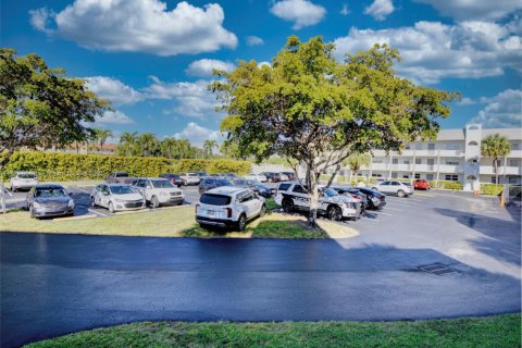 Condo in Sunrise, Florida, 2 bedrooms  № 1940581 - photo 27