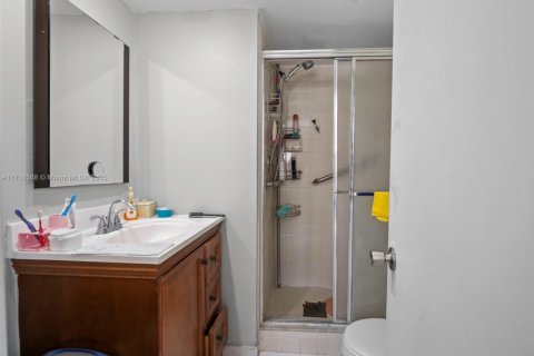 Condo in Sunrise, Florida, 2 bedrooms  № 1940581 - photo 20