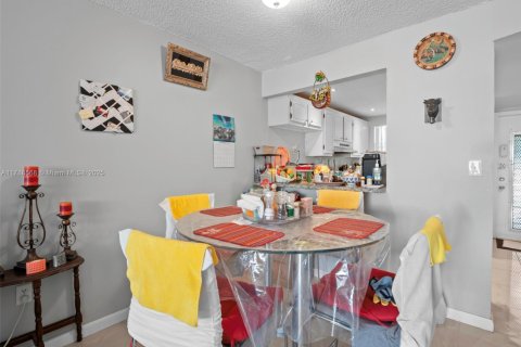 Condo in Sunrise, Florida, 2 bedrooms  № 1940581 - photo 14