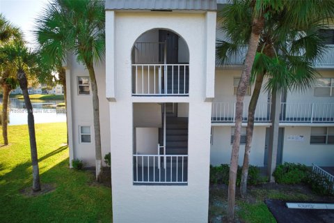 Condo in Sunrise, Florida, 2 bedrooms  № 1940581 - photo 7