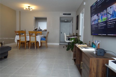 Condominio en venta en Hollywood, Florida, 1 dormitorio, 83.24 m2 № 1938260 - foto 8