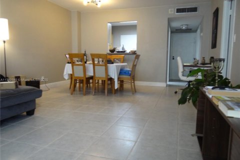 Condominio en venta en Hollywood, Florida, 1 dormitorio, 83.24 m2 № 1938260 - foto 21