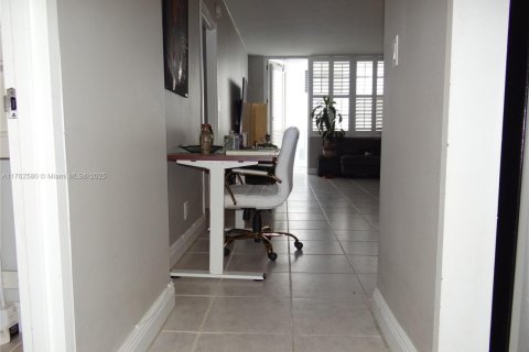 Condominio en venta en Hollywood, Florida, 1 dormitorio, 83.24 m2 № 1938260 - foto 7