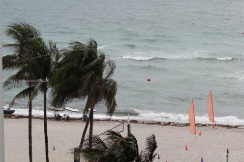 Condominio en venta en Hollywood, Florida, 1 dormitorio, 83.24 m2 № 1938260 - foto 13