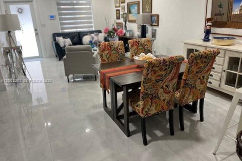 Купить таунхаус в Майами, Флорида 3 спальни, 94.76м2, № 2067682 - фото 5