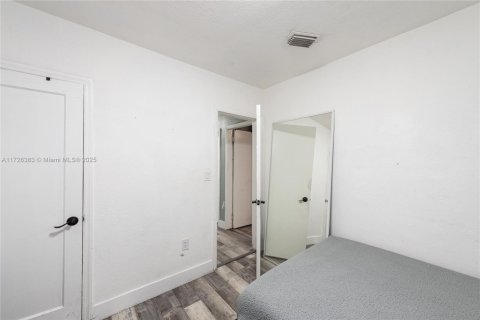 House in Miami, Florida 4 bedrooms, 130.71 sq.m. № 1812395 - photo 20