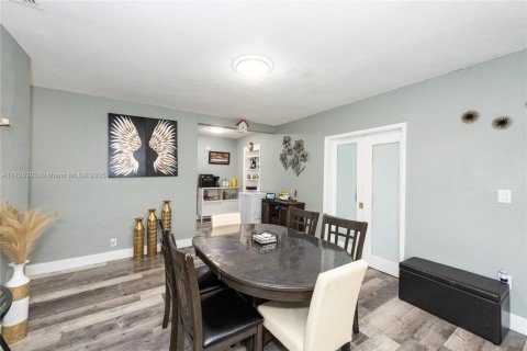 House in Miami, Florida 4 bedrooms, 130.71 sq.m. № 1812395 - photo 8