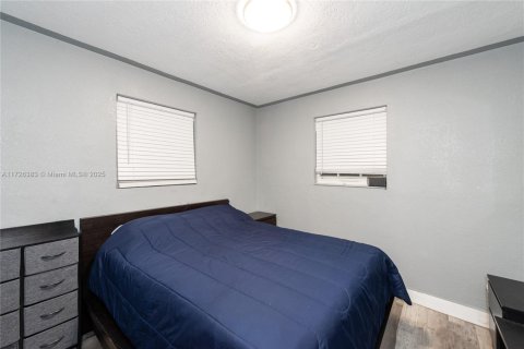 House in Miami, Florida 4 bedrooms, 130.71 sq.m. № 1812395 - photo 17
