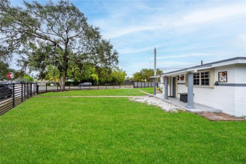 House in Miami, Florida 4 bedrooms, 130.71 sq.m. № 1812395 - photo 3
