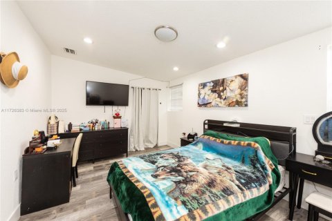 House in Miami, Florida 4 bedrooms, 130.71 sq.m. № 1812395 - photo 13