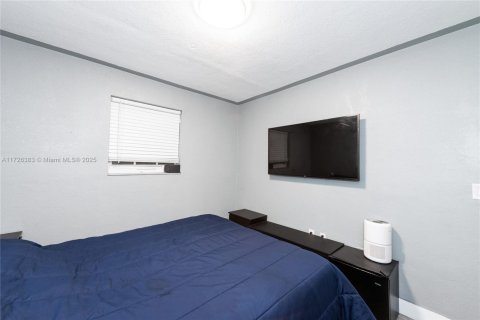 House in Miami, Florida 4 bedrooms, 130.71 sq.m. № 1812395 - photo 18