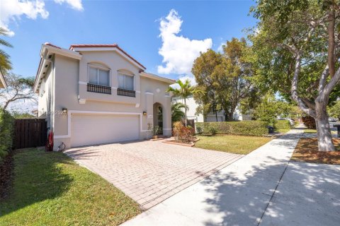 Casa en venta en Doral, Florida, 4 dormitorios, 232.07 m2 № 2041207 - foto 3