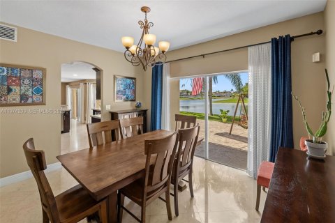 Casa en venta en Doral, Florida, 4 dormitorios, 232.07 m2 № 2041207 - foto 11