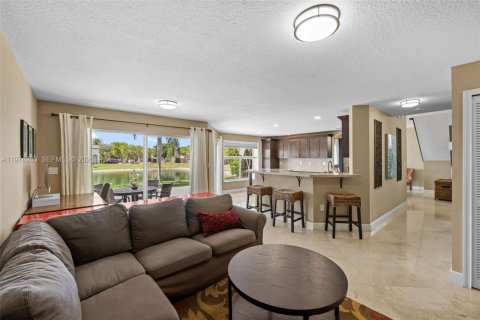 Casa en venta en Doral, Florida, 4 dormitorios, 232.07 m2 № 2041207 - foto 21