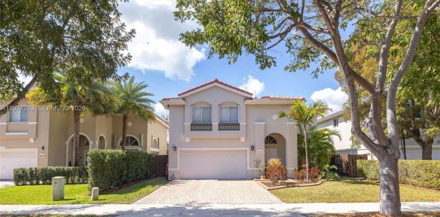Casa en Doral, Florida 4 dormitorios, 232.07 m2 № 2041207