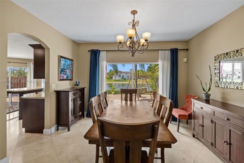 Casa en venta en Doral, Florida, 4 dormitorios, 232.07 m2 № 2041207 - foto 10