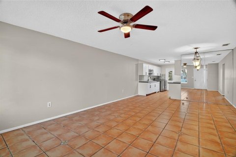 Condo in Tavares, Florida, 3 bedrooms  № 1881023 - photo 4