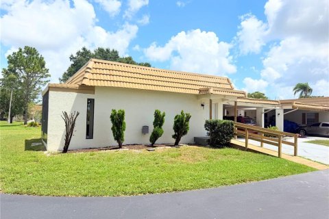 House in New Port Richey, Florida 2 bedrooms, 82.78 sq.m. № 2308630