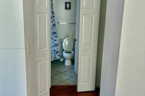 Condo in Fort Myers, Florida, 2 bedrooms  № 1794236 - photo 15