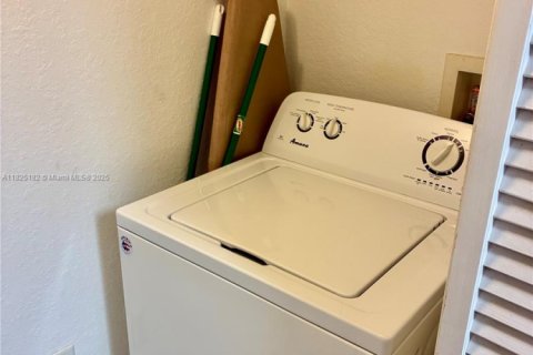 Condo in Fort Myers, Florida, 2 bedrooms  № 1794236 - photo 24