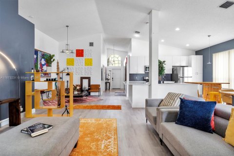 House in Pembroke Pines, Florida 3 bedrooms, 174.84 sq.m. № 1923193 - photo 12