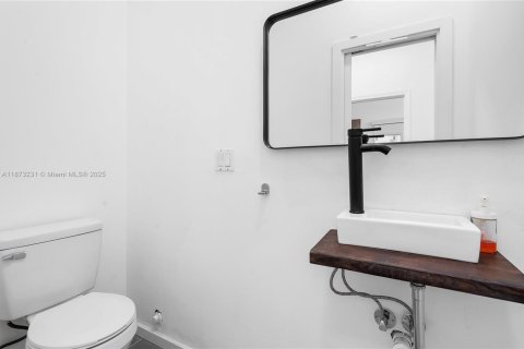 House in Pembroke Pines, Florida 3 bedrooms, 174.84 sq.m. № 1923193 - photo 30