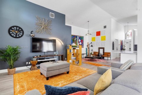 House in Pembroke Pines, Florida 3 bedrooms, 174.84 sq.m. № 1923193 - photo 10