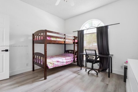 House in Pembroke Pines, Florida 3 bedrooms, 174.84 sq.m. № 1923193 - photo 29