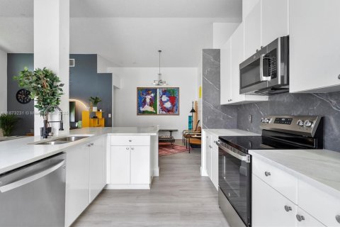 House in Pembroke Pines, Florida 3 bedrooms, 174.84 sq.m. № 1923193 - photo 22