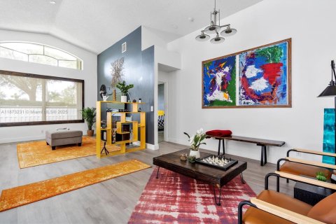 House in Pembroke Pines, Florida 3 bedrooms, 174.84 sq.m. № 1923193 - photo 5