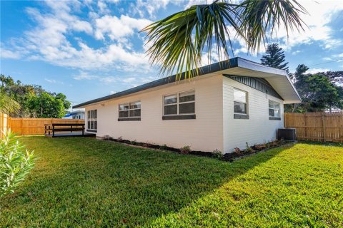 House in Ormond Beach, Florida 3 bedrooms, 149.11 sq.m. № 2127836 - photo 7