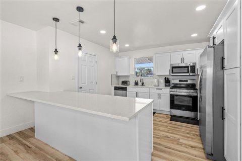 House in Ormond Beach, Florida 3 bedrooms, 149.11 sq.m. № 2127836 - photo 22