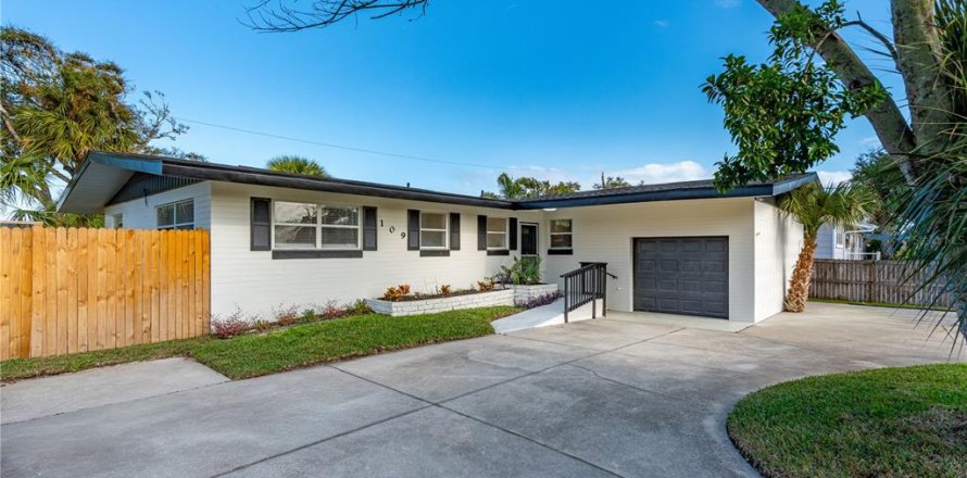 House in Ormond Beach, Florida 3 bedrooms, 149.11 sq.m. № 2127836