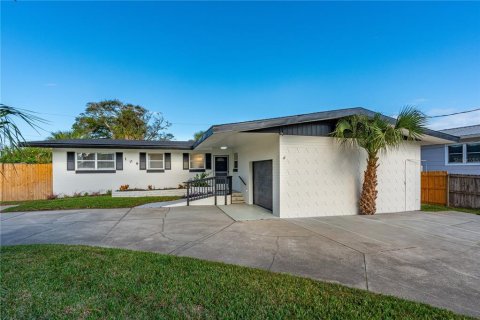 House in Ormond Beach, Florida 3 bedrooms, 149.11 sq.m. № 2127836 - photo 2