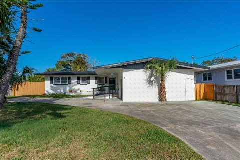 House in Ormond Beach, Florida 3 bedrooms, 149.11 sq.m. № 2127836 - photo 3