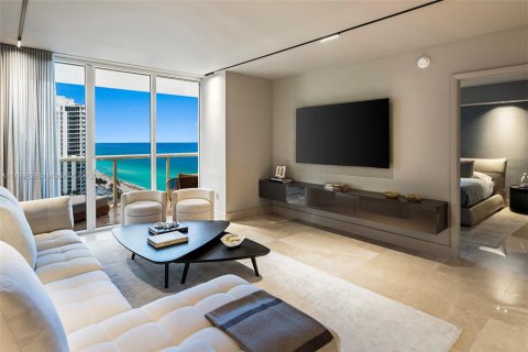 Купить кондоминиум в Халландейл-Бич, Флорида 2 спальни, 124.21м2, № 2012477 - фото 17