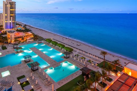 Купить кондоминиум в Халландейл-Бич, Флорида 2 спальни, 124.21м2, № 2012477 - фото 14