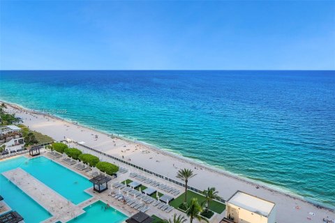 Купить кондоминиум в Халландейл-Бич, Флорида 2 спальни, 124.21м2, № 2012477 - фото 8