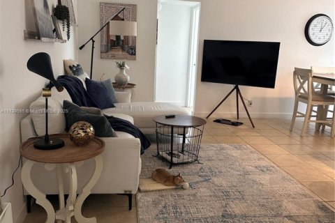 Снять в аренду кондоминиум в Халландейл-Бич, Флорида 1 спальня, 59.92м2, № 1957763 - фото 2