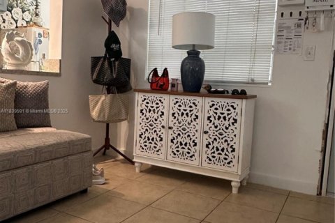 Снять в аренду кондоминиум в Халландейл-Бич, Флорида 1 спальня, 59.92м2, № 1957763 - фото 4