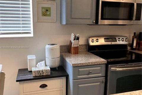 Снять в аренду кондоминиум в Халландейл-Бич, Флорида 1 спальня, 59.92м2, № 1957763 - фото 21