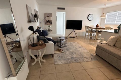 Снять в аренду кондоминиум в Халландейл-Бич, Флорида 1 спальня, 59.92м2, № 1957763 - фото 6