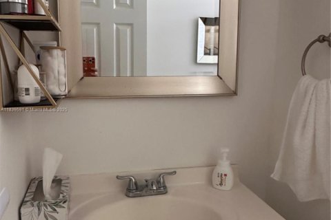 Снять в аренду кондоминиум в Халландейл-Бич, Флорида 1 спальня, 59.92м2, № 1957763 - фото 9