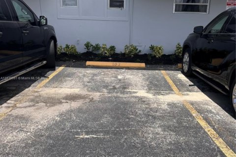 Снять в аренду кондоминиум в Халландейл-Бич, Флорида 1 спальня, 59.92м2, № 1957763 - фото 22