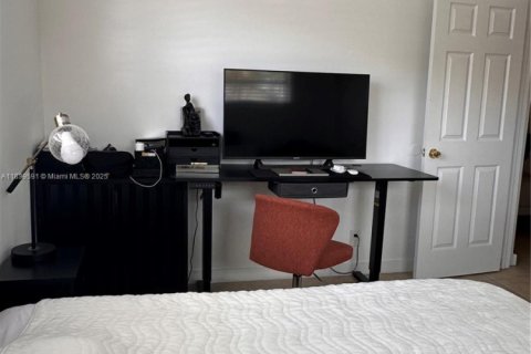 Снять в аренду кондоминиум в Халландейл-Бич, Флорида 1 спальня, 59.92м2, № 1957763 - фото 15